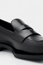 Savant Black Leather